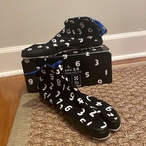 Sou Sou Brand New Tabi Shoes - Never-worn - Classic print!